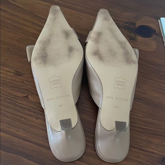 Ann Taylor Tan Buckle Nip Toe Kitten Heel Mules - Picture 9 of 10